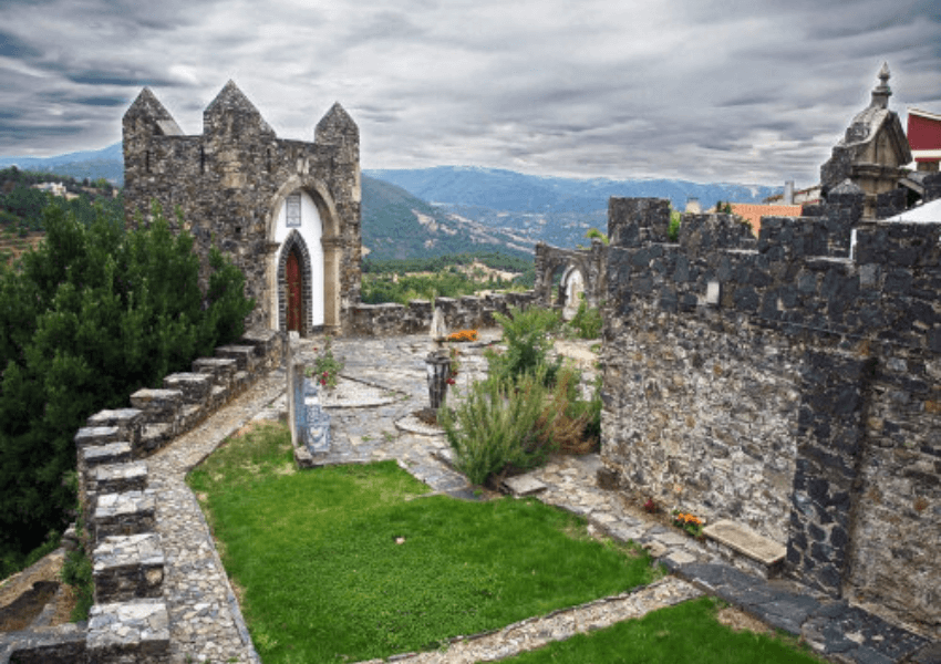 Castelo dos Vinhais: Uma Joia em Portugal