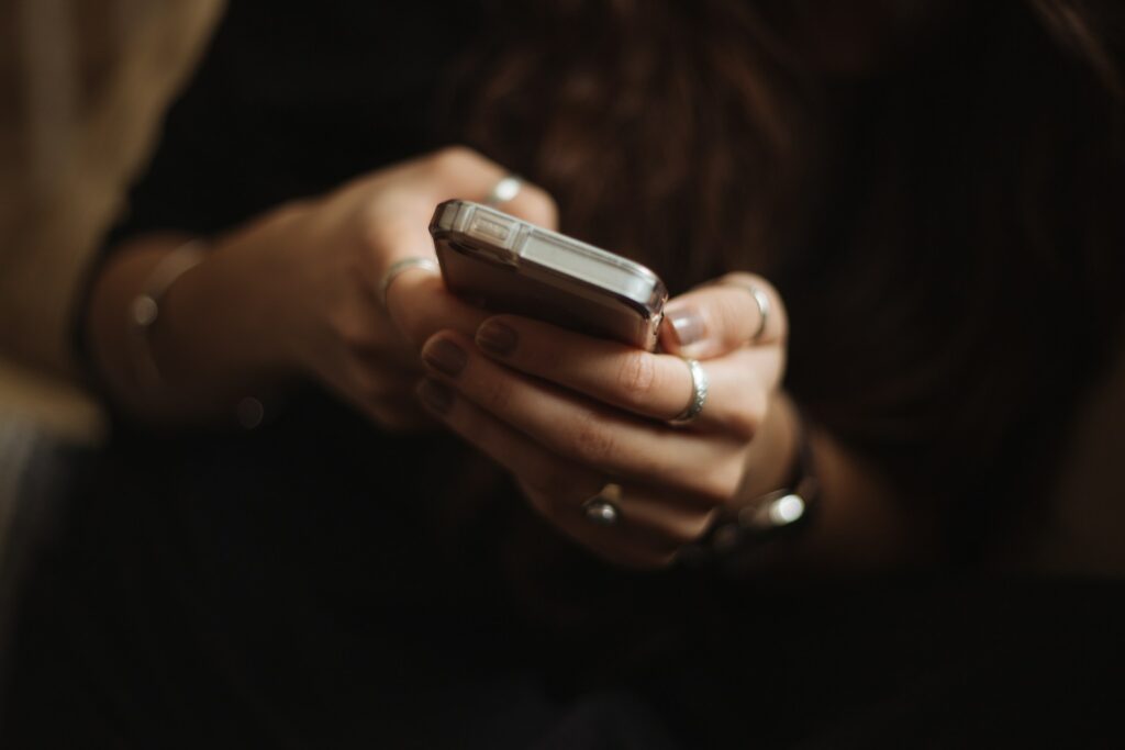 Proteja os Dados do Seu Celular Antes de Viajar para Outro País