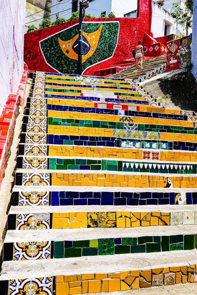 Escadaria Selarón, um Mosaico de Cores e Histórias