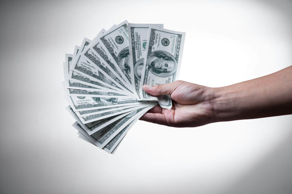 Dólar turismo porque é mais caro do que o comercial