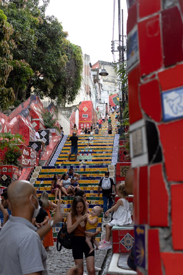 Escadaria Selarón, um Mosaico de Cores e Histórias